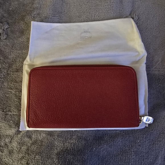 MCM Red Leather Zip-Around Wallet | Gold Hardware | Vintage Authentic - Picture 7 of 14